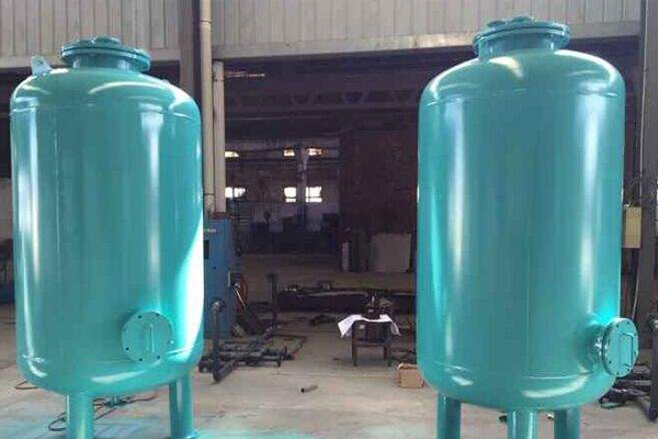 为什么过滤器材料大多使用的是衬胶罐？